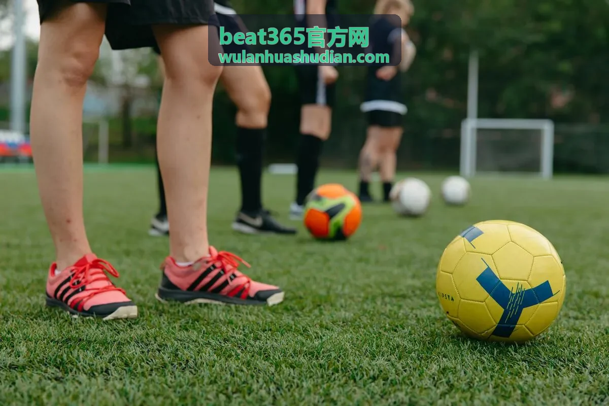 古籍书抄页展示的《遵生八笺》书影与花器，beat365官方网